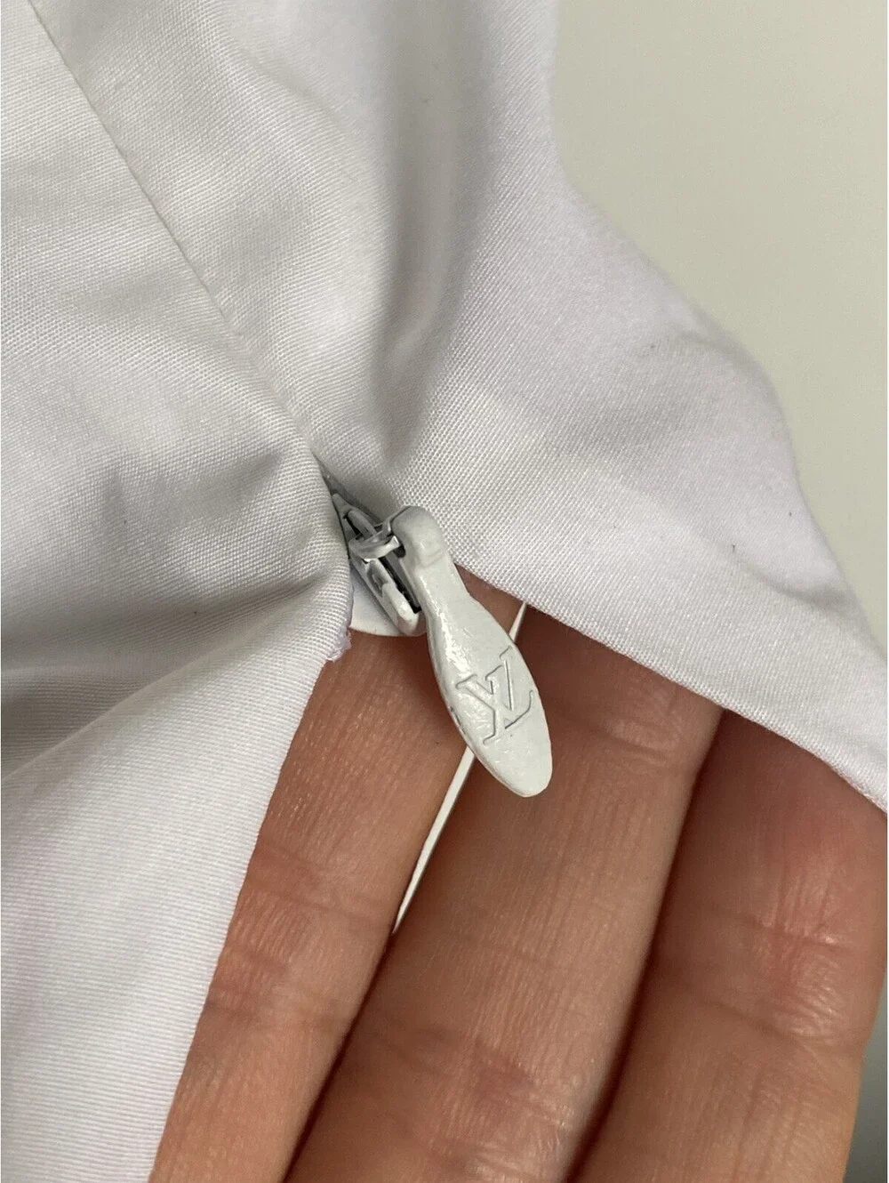 NWOT Louis Vuitton FR-34 Vintage White LV Logo Bow Cotton Top Blouse Italy